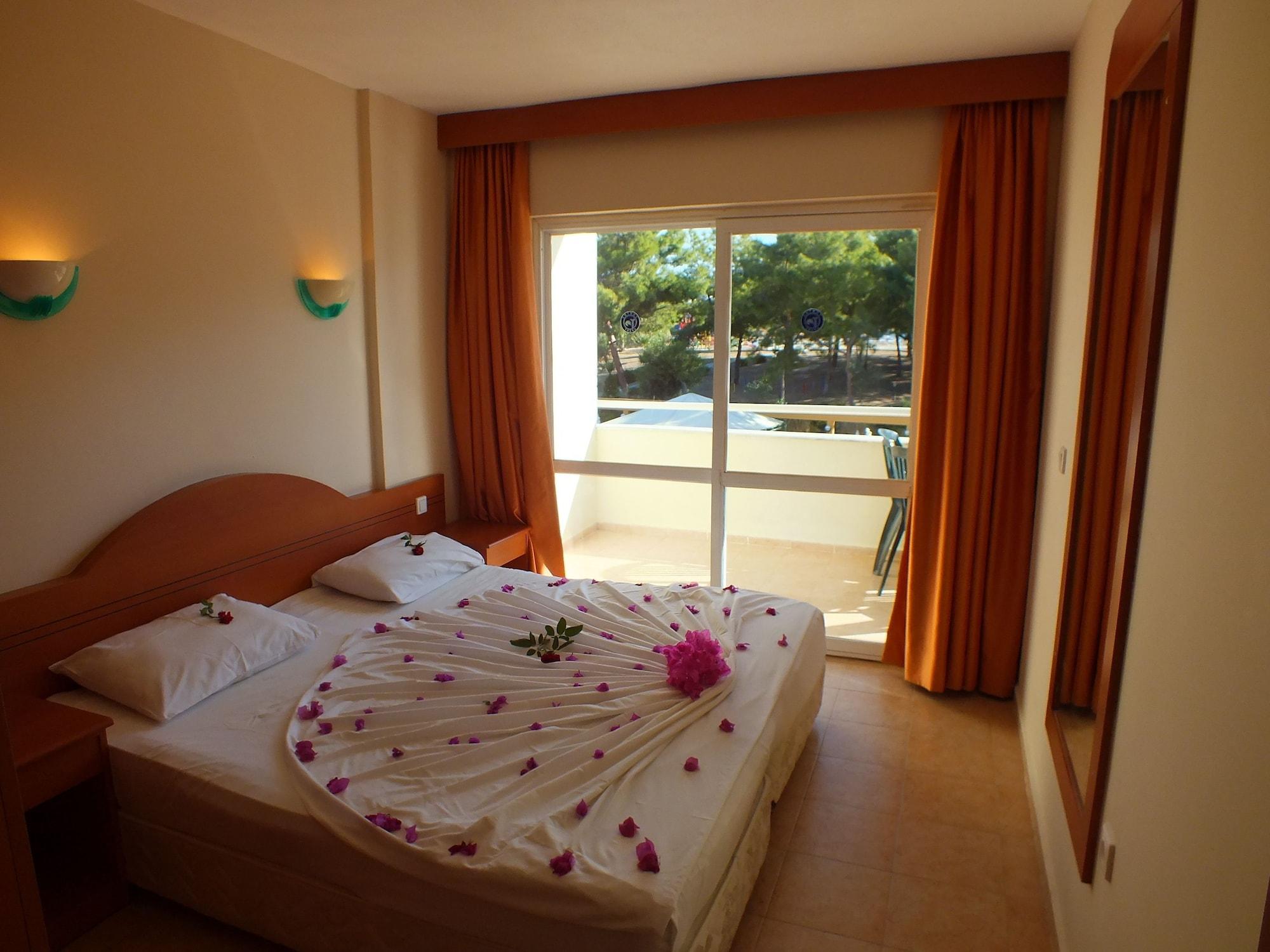 Tuntas Family Suites Kusadasi Bagian luar foto